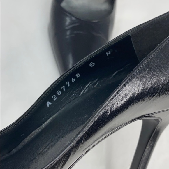 Stuart Weitzman Sz 6N Black Leather Pointed Heels - Picture 6 of 8